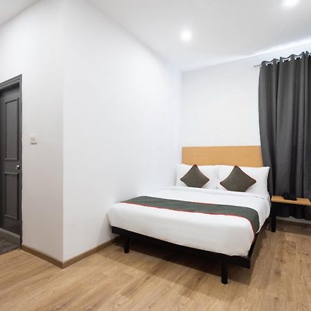 Townhouse Hotel Mannat International Калькутта Экстерьер фото