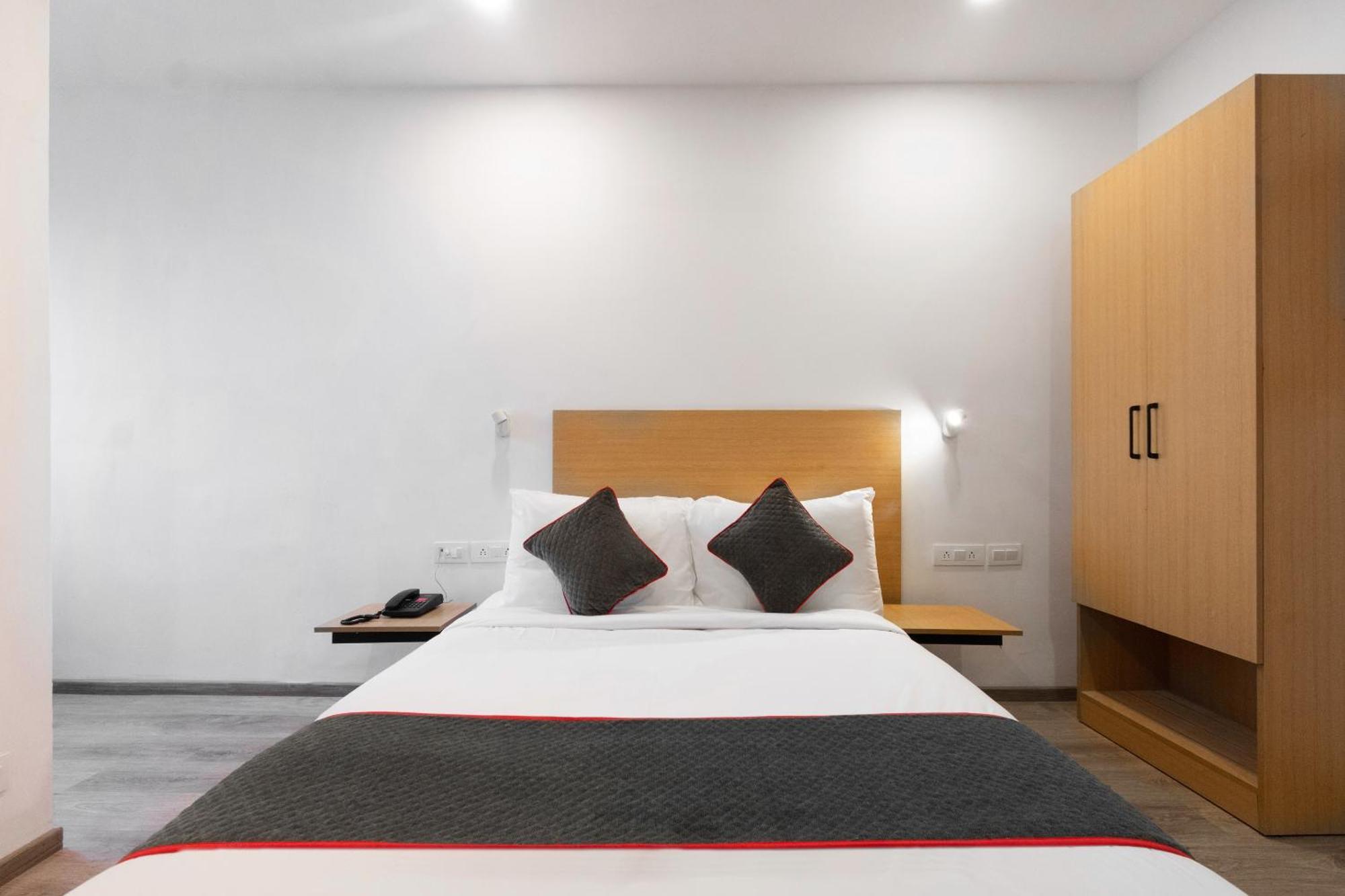 Townhouse Hotel Mannat International Калькутта Экстерьер фото
