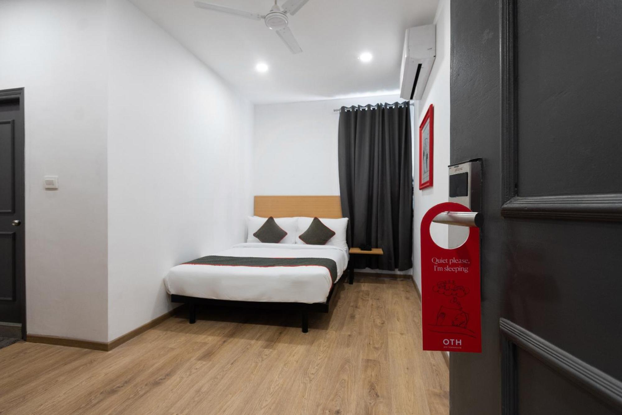 Townhouse Hotel Mannat International Калькутта Экстерьер фото