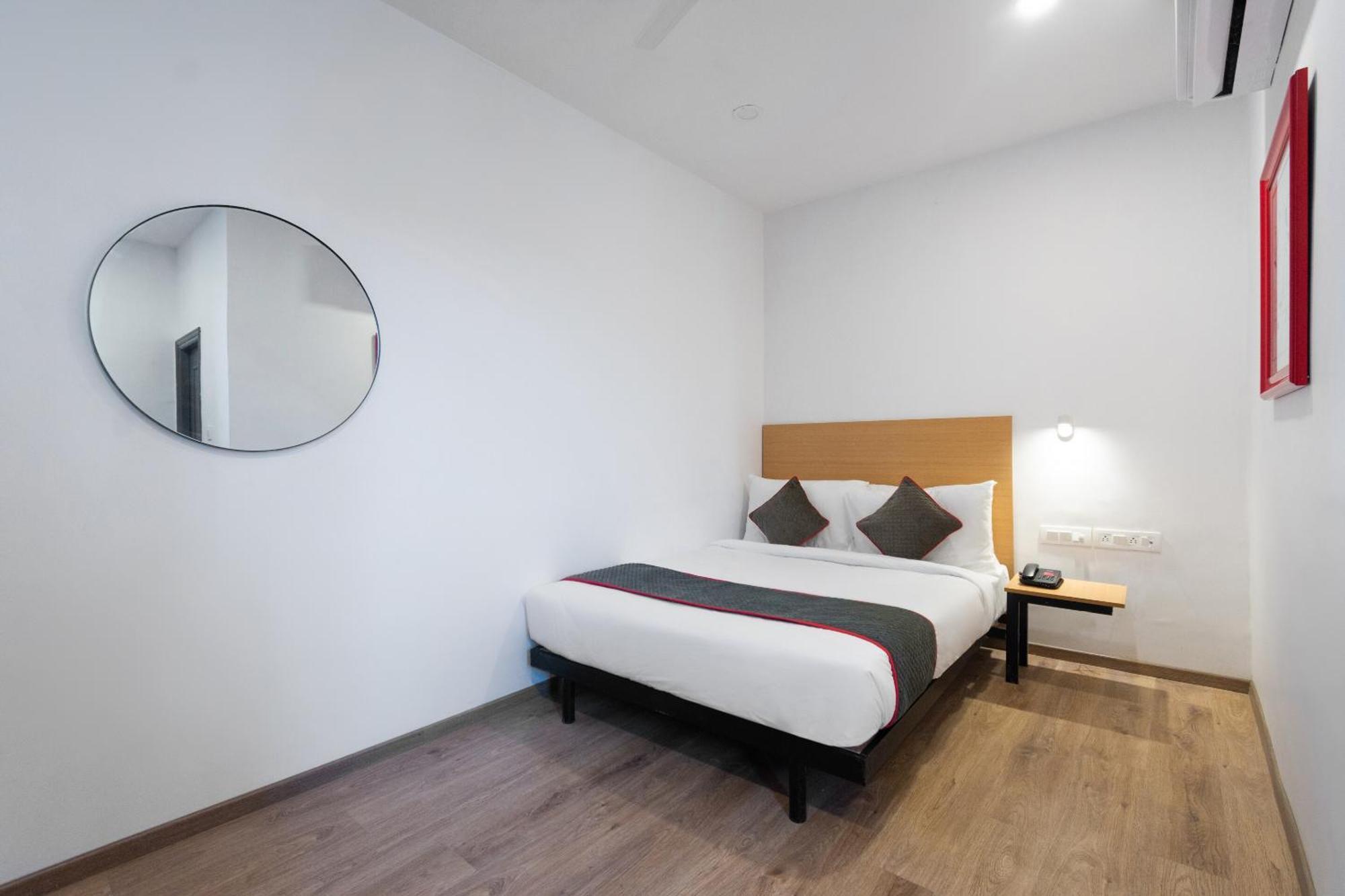 Townhouse Hotel Mannat International Калькутта Экстерьер фото