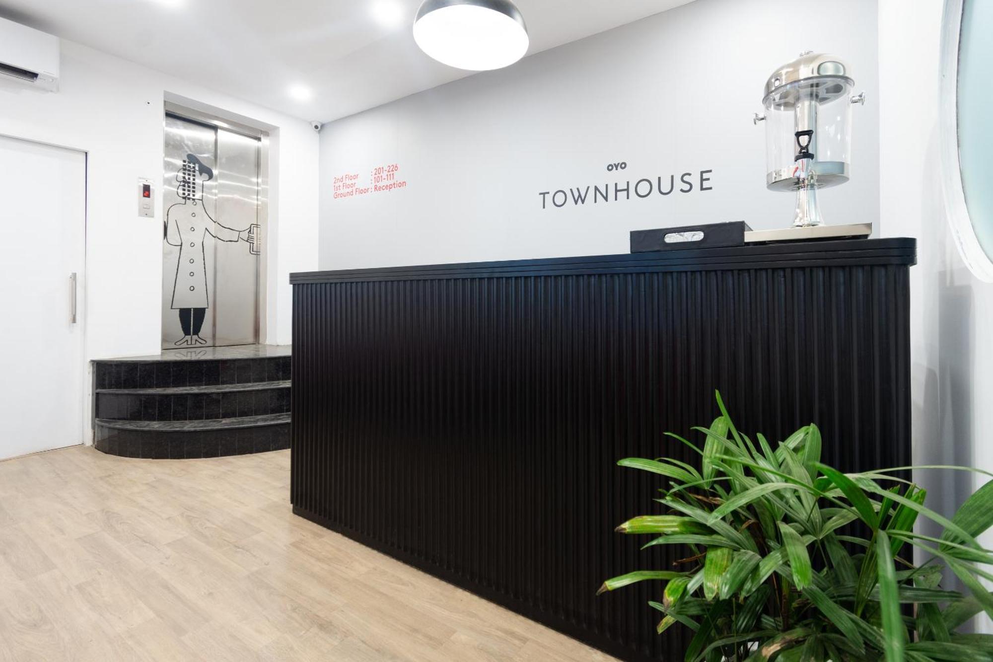 Townhouse Hotel Mannat International Калькутта Экстерьер фото